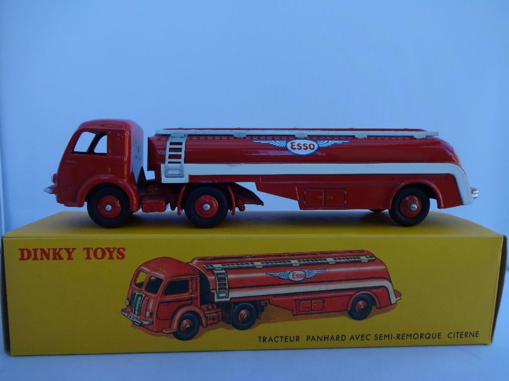 Panhard met tankoplegger rood ESSO nr: 32C Dinky Toys 1:55, Ophalen of Verzenden, Zo goed als nieuw, Auto, Dinky Toys