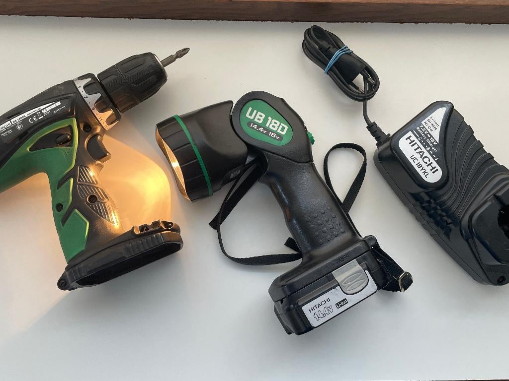 D910 Hitachi DS 14 DCL Boormachine met lamp en lader accu, Ophalen of Verzenden, Gebruikt