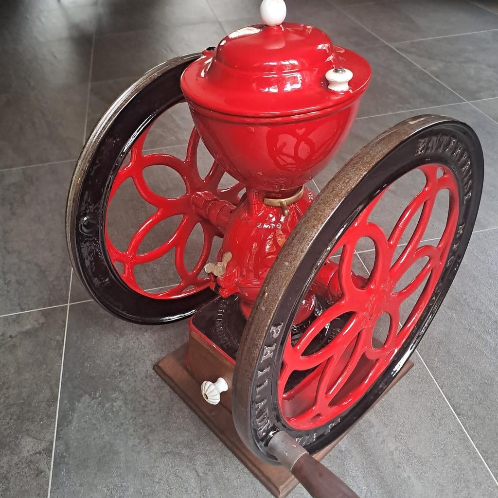 Antieke enterprise koffiemolen no 7, Ophalen