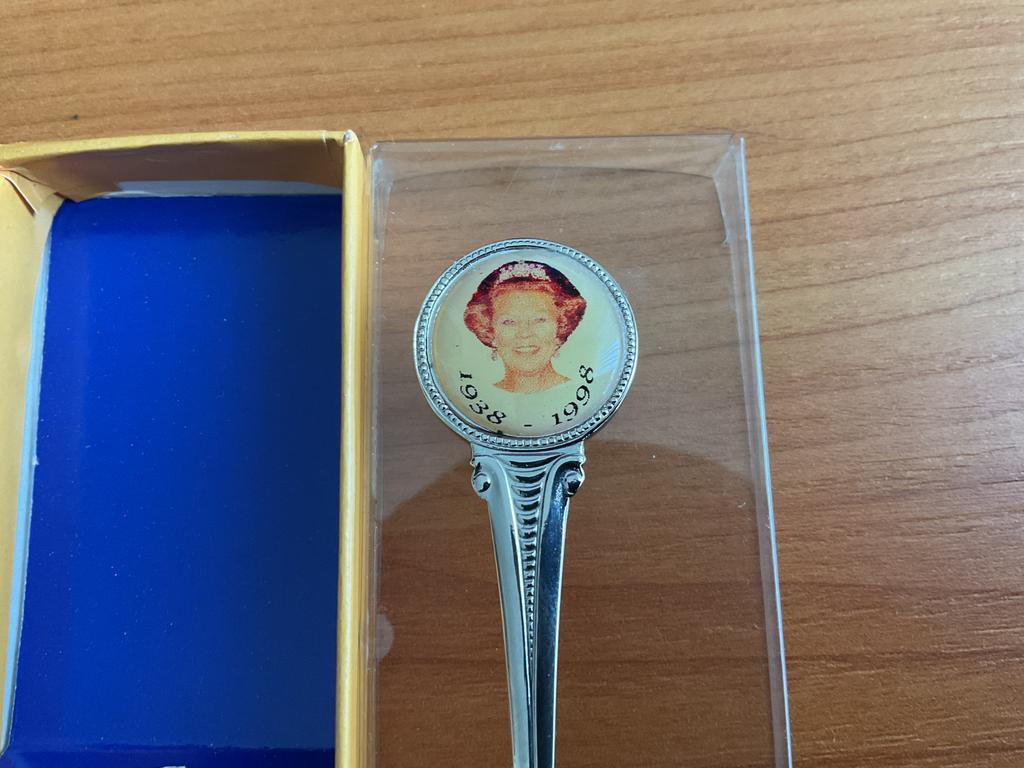 Lepeltje Beatrix, Ophalen, Nieuw, Nederland, Speld(je) of Lepel(tje)