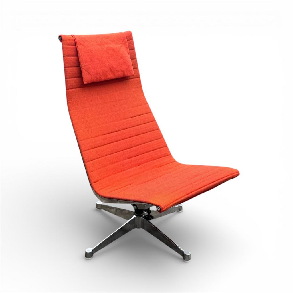 Vintage Eames EA 124 Lounge Chair, Huis en Inrichting, Stoelen, Ophalen, Gebruikt, Stof, Vitra Eames loungechair EA 124 Cassina Cor B&B italia Knoll