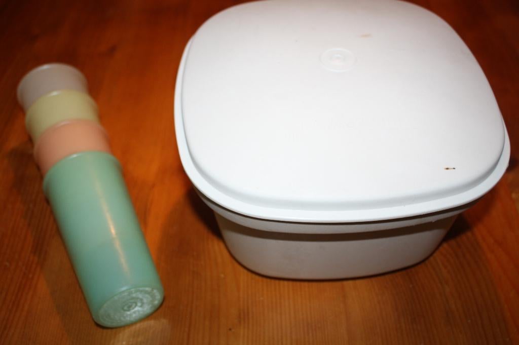 Tupperware slabak en bekers, Huis en Inrichting, Keuken | Tupperware, Zo goed als nieuw, Overige typen, Crème, Ophalen of Verzenden