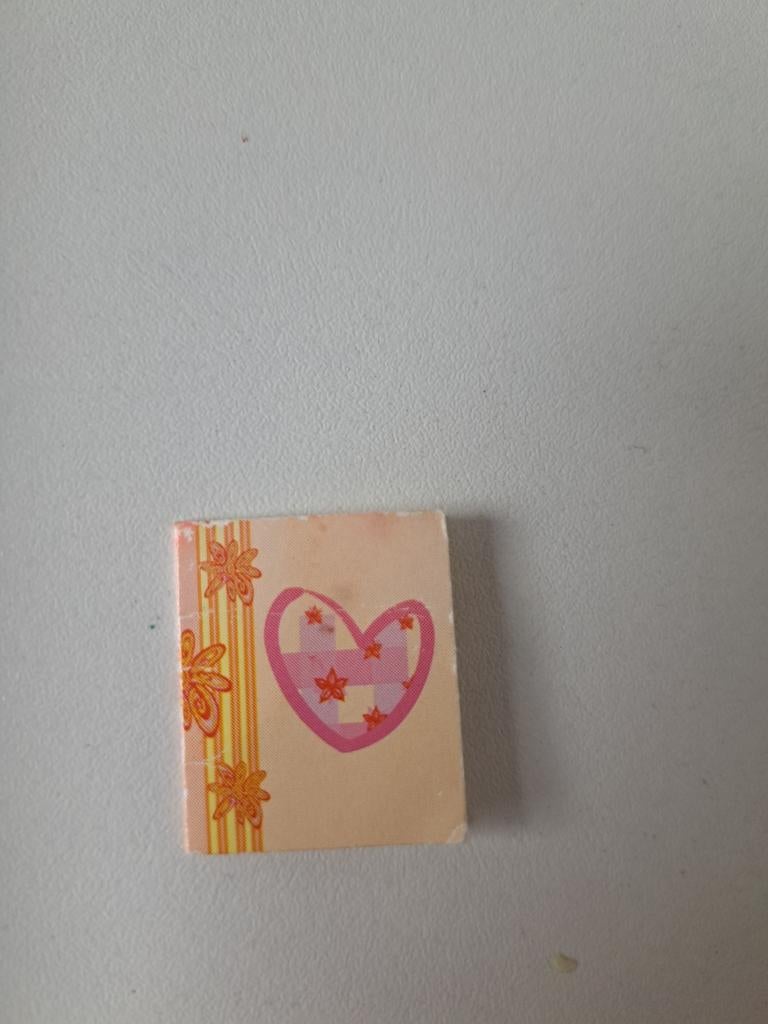 Mattel winx club boekje van gele tas stella flutter magic, Ophalen of Verzenden, Zo goed als nieuw