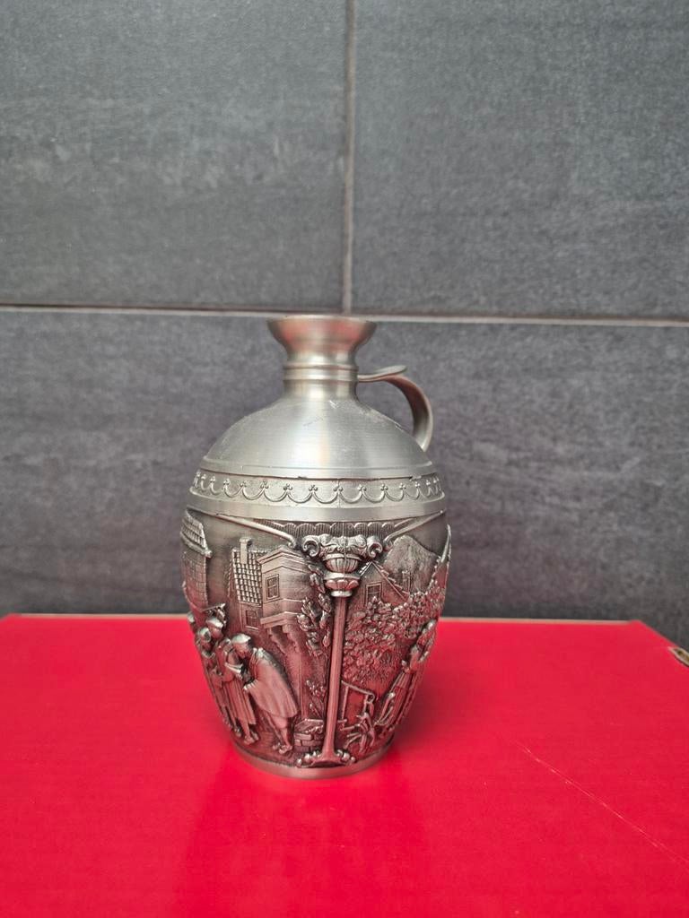 Tinnen karaf met reliëf, Antiek en Kunst, Antiek | Tin, Ophalen of Verzenden