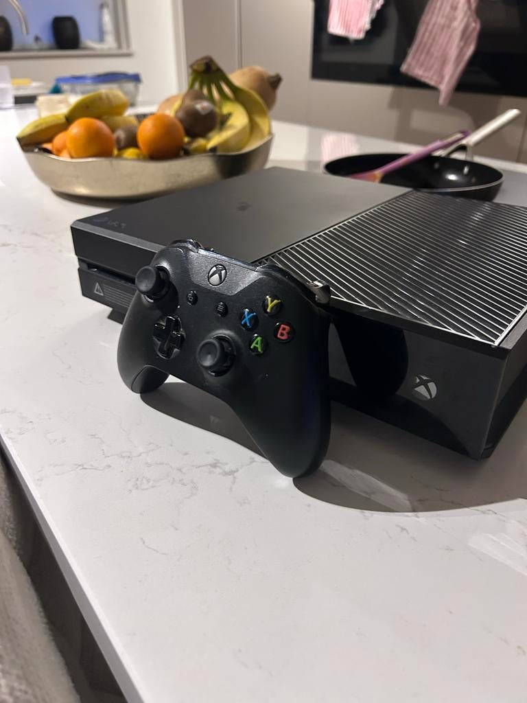 Xbox One met Controller - Goed Onderhouden, Ophalen of Verzenden, Gebruikt, Met 1 controller
