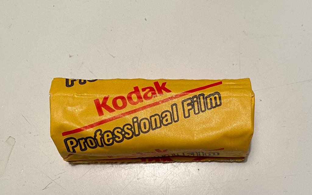 Verlopen fotorolletje 120 film Kodak Ektachrome 200, 1991, Audio, Tv en Foto, Filmrollen, Accessoire, Ophalen of Verzenden