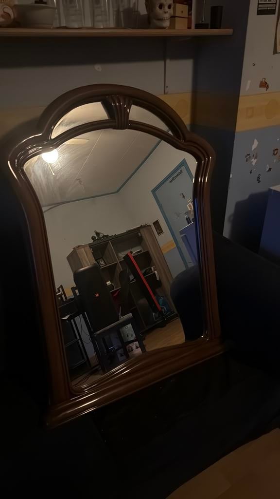 Vintage spiegel met houten lijst en sierkluif, Antiek en Kunst, Antiek | Spiegels, Ophalen of Verzenden, Rechthoekig