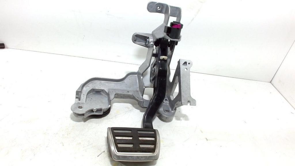 Rempedaal Audi RS6, Onderdelen@venauto.nl, Van der Ven Autorecycling B.V., Gebruikt, Ettenseweg 76, 4706 PB Roosendaal, The Netherlands