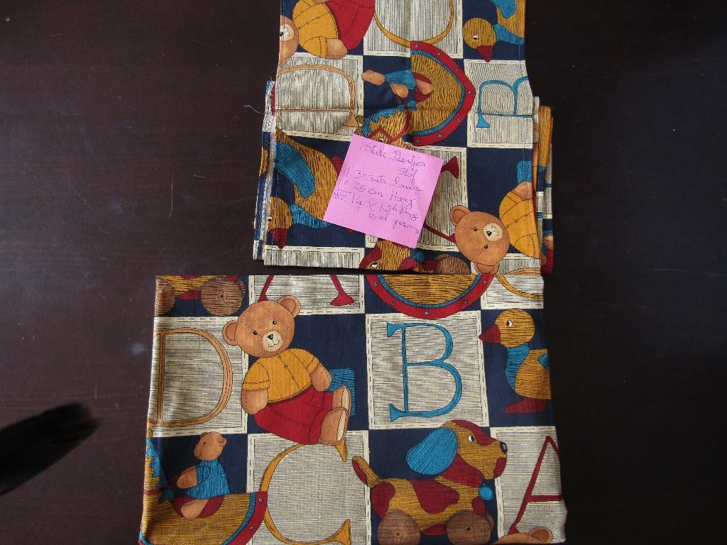 2 lappen Beertjes Stof .ABC, Hobby en Vrije tijd, Stoffen en Lappen, Ophalen, Overige kleuren, 120 cm of meer, Nieuw