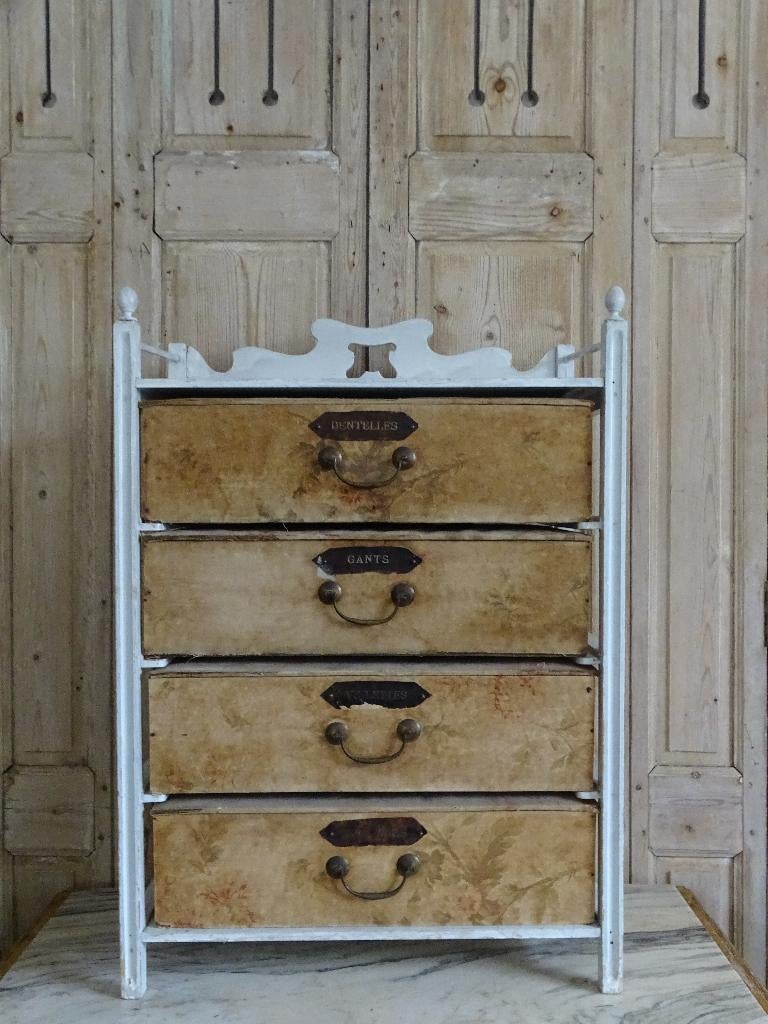 Kastje met stoffen dozen, Ophalen of Verzenden