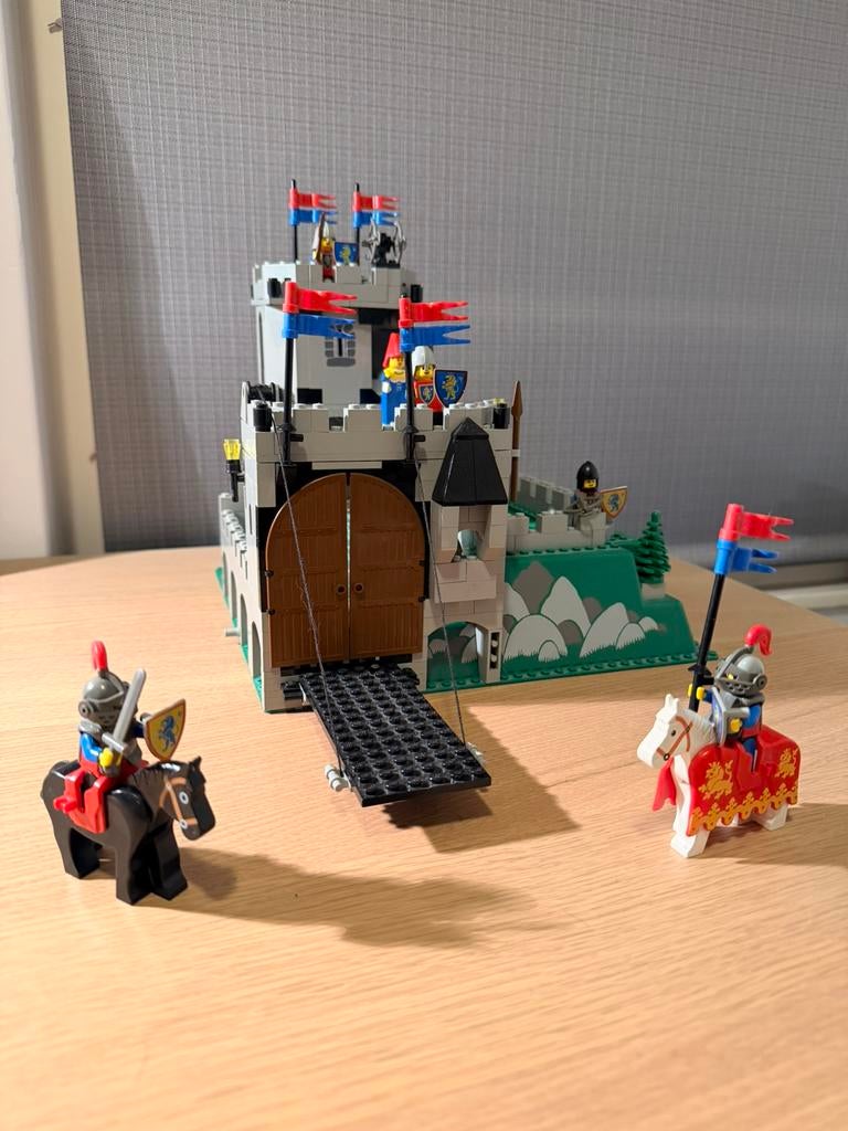 LEGO 6081 King’s Mountain Fortress + figuren (compleet), Ophalen of Verzenden, Gebruikt, Complete set, Lego