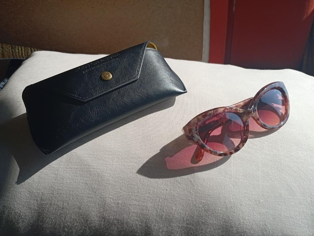 Dames zonnebril Scotch & Soda met leren doosje, Sieraden, Tassen en Uiterlijk, Zonnebrillen en Brillen | Dames, Ophalen of Verzenden