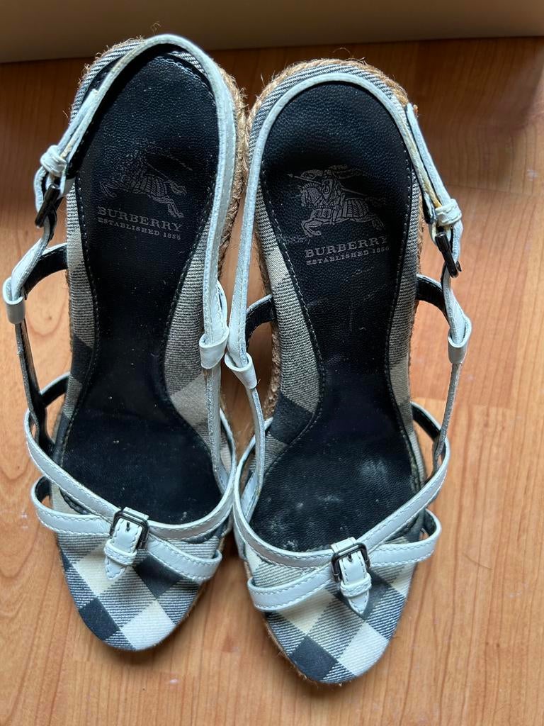 Burberry Sleehakken sandaaltjes, Ophalen of Verzenden, Zo goed als nieuw, Sandalen of Muiltjes