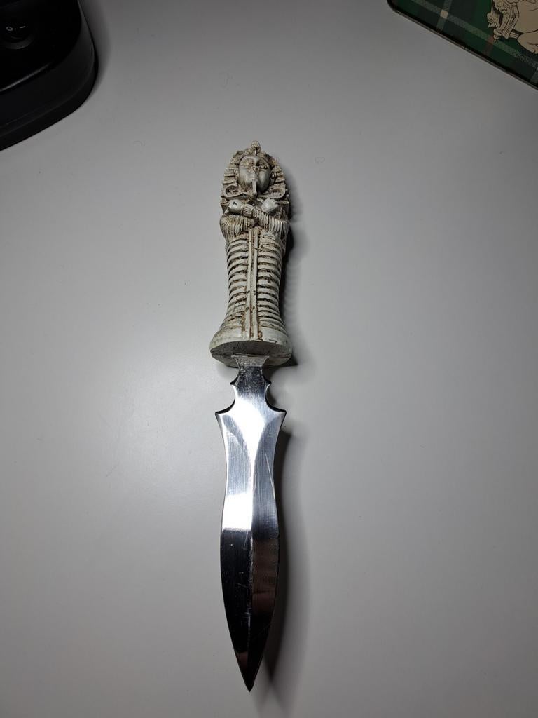 Decoratief Egyptisch mes met farao handvat, Ophalen