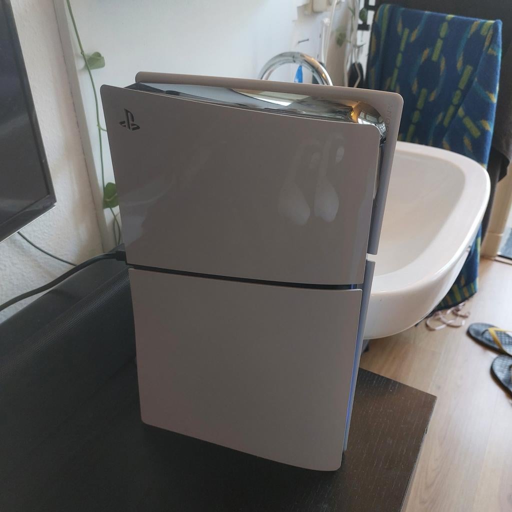 Ps5 Slim Digital 1TB met 2 controllers, Spelcomputers en Games, Spelcomputers | Sony PlayStation 5, Ophalen, Zo goed als nieuw