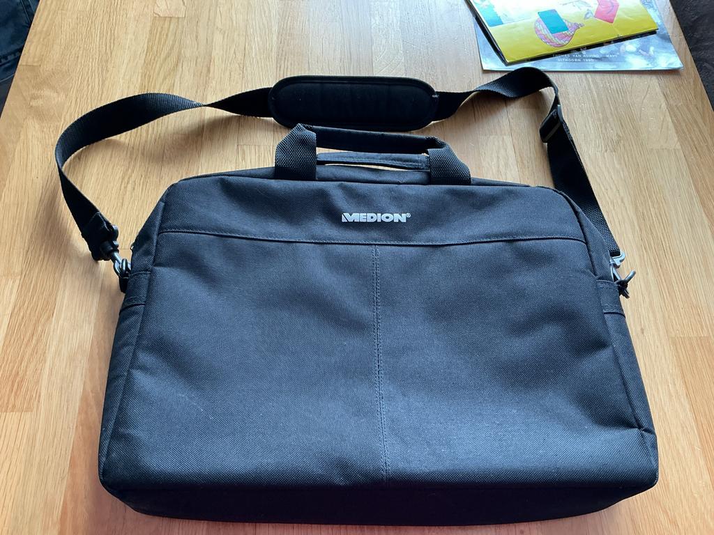 Medion laptoptas met schouderband - Zwart, Computers en Software, Laptoptassen, Ophalen of Verzenden, 15 inch, Gebruikt, Aktetas