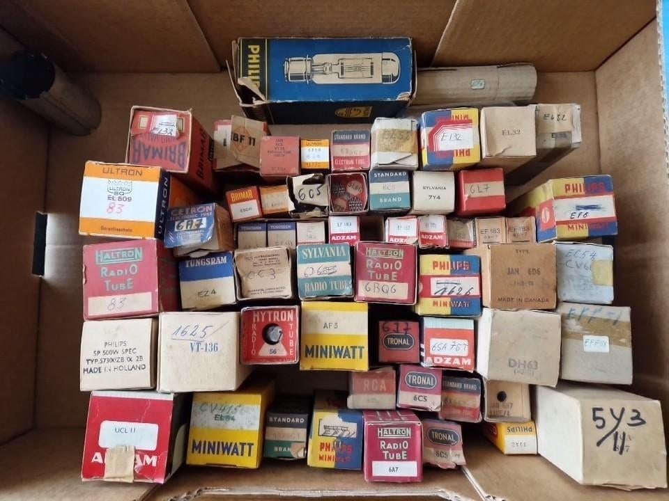 Doos met diverse radiobuizen nos en gebruikt, Ophalen of Verzenden