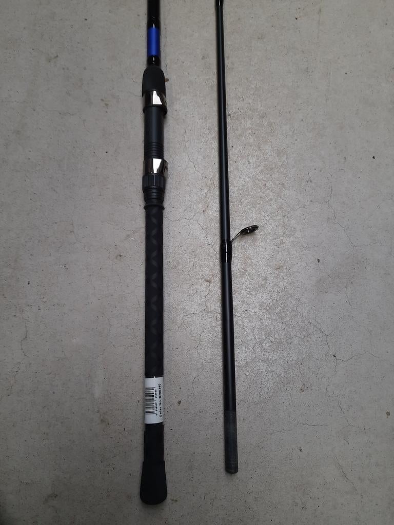 2x Saenger Skymaster pilk hengel 2.40m 140gram, Duitsland, Werphengel, Nieuw, Ophalen of Verzenden