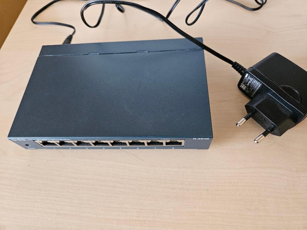 TP-Link 8 poorts Gigabit switch, Ophalen of Verzenden, Gebruikt