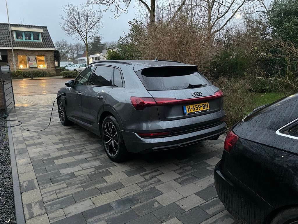 Audi e-tron Quattro black edition 3x sline, Auto's, Audi, Particulier, e-tron, Elektrisch, SUV of Terreinwagen, Automaat, Origineel Nederlands