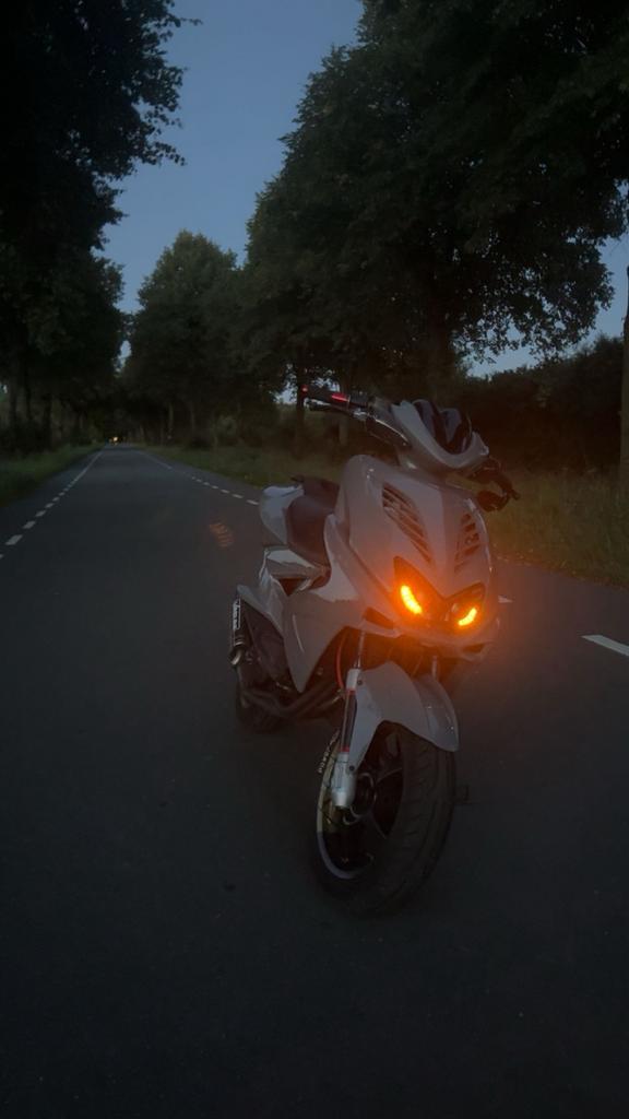 Aerox 50cc, Fietsen en Brommers, Scooters | Yamaha, Zo goed als nieuw, Aerox, Tweetakt, Ophalen