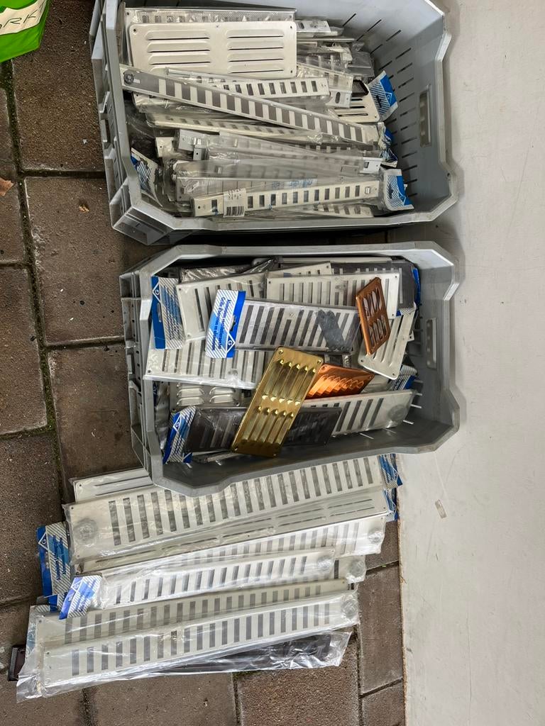 Partij ventilatie roosters, Ophalen, Zo goed als nieuw