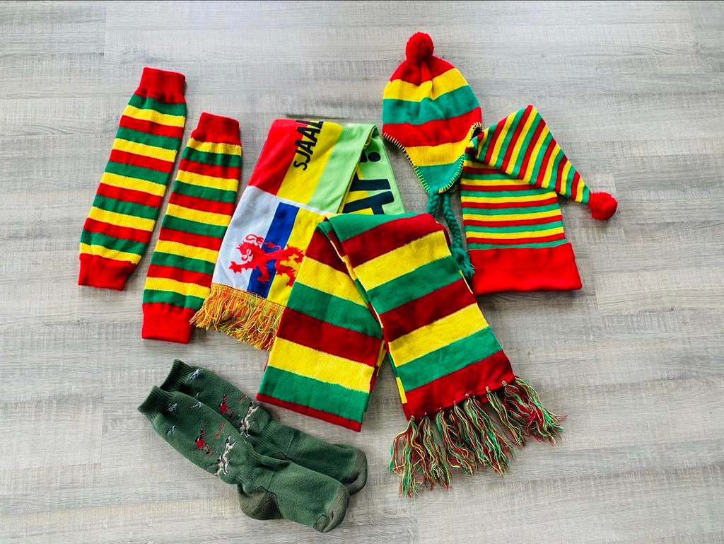 Carnaval Rood Geel Groen - Feestelijke Accessoire, Ophalen of Verzenden, Zo goed als nieuw, Maat 46/48 (XL) of groter, Sjaal