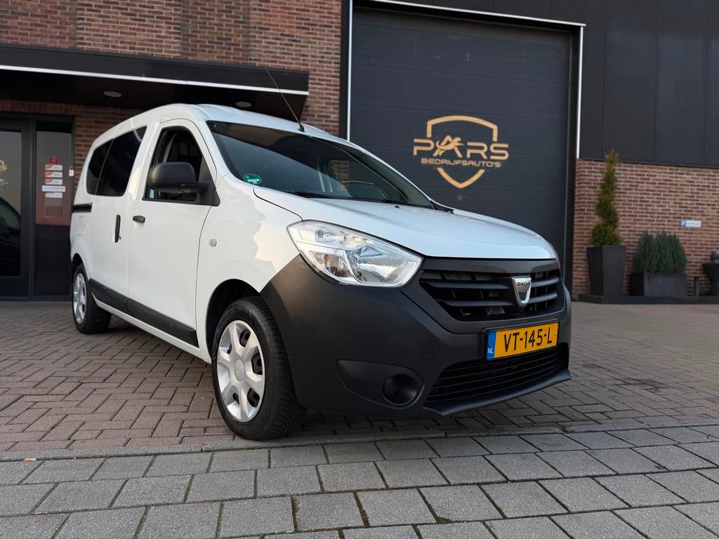 Dacia Dokker 1.5 dCi 75 Ambiance ECO Airco Elk.Ramen Trekhaa, Auto's, Bestelauto's, Euro 5, Stof, Gebruikt, Zwart