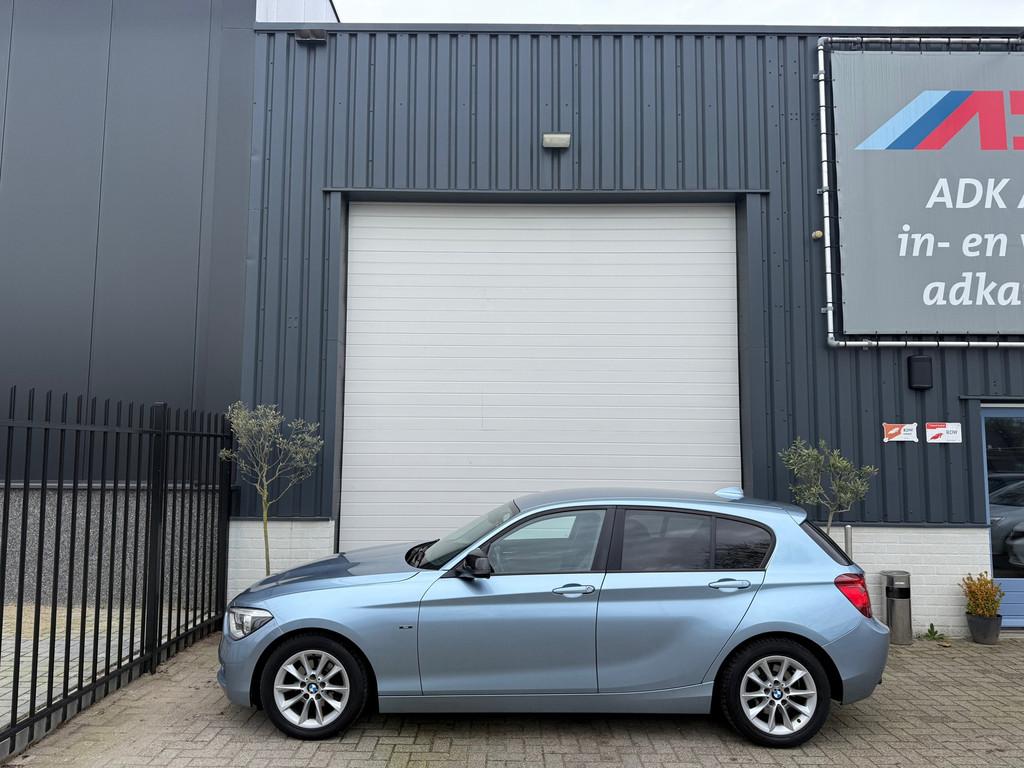 BMW 1-serie 116i STOELVERW/XENON/CLIMA/CRUISE/MOOIE AUTO, Auto's, BMW, 1-Serie, Euro 5, Gebruikt, Zwart