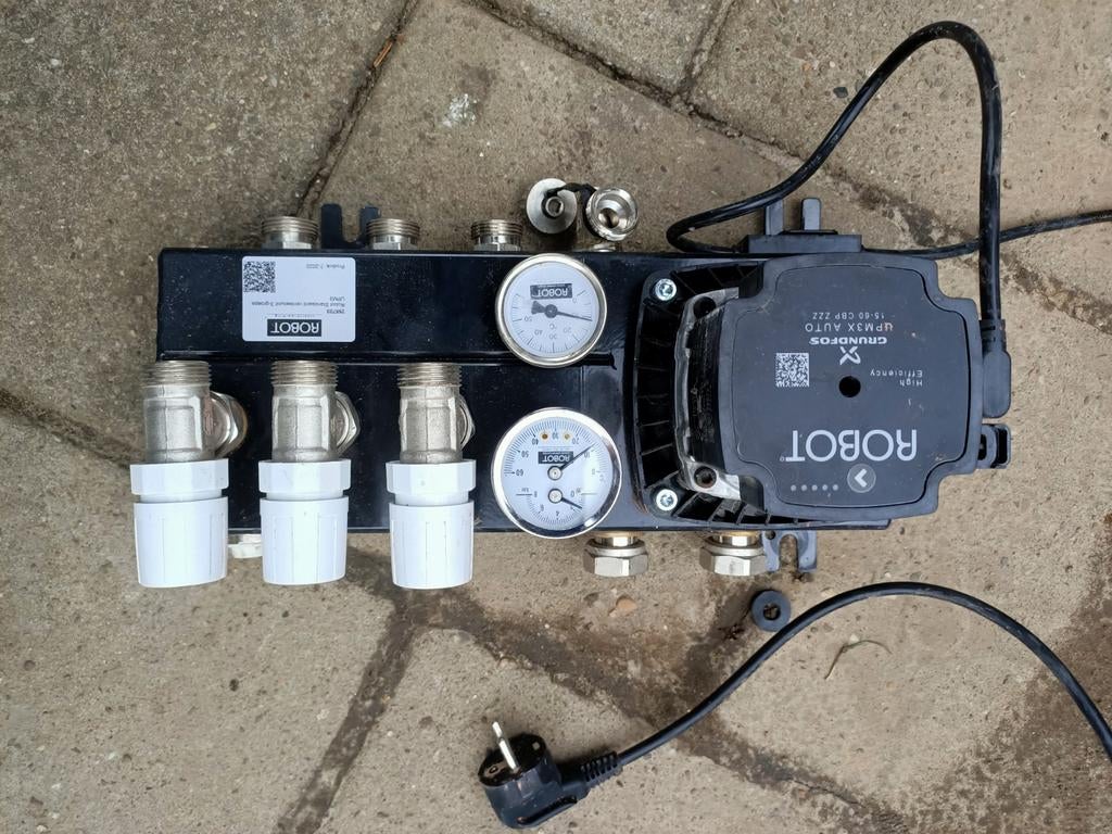 3-groeps verdeler voor vloerverwarming - Zo goed als nieuw, Doe-het-zelf en Verbouw, Ophalen of Verzenden, Zo goed als nieuw, Overige typen