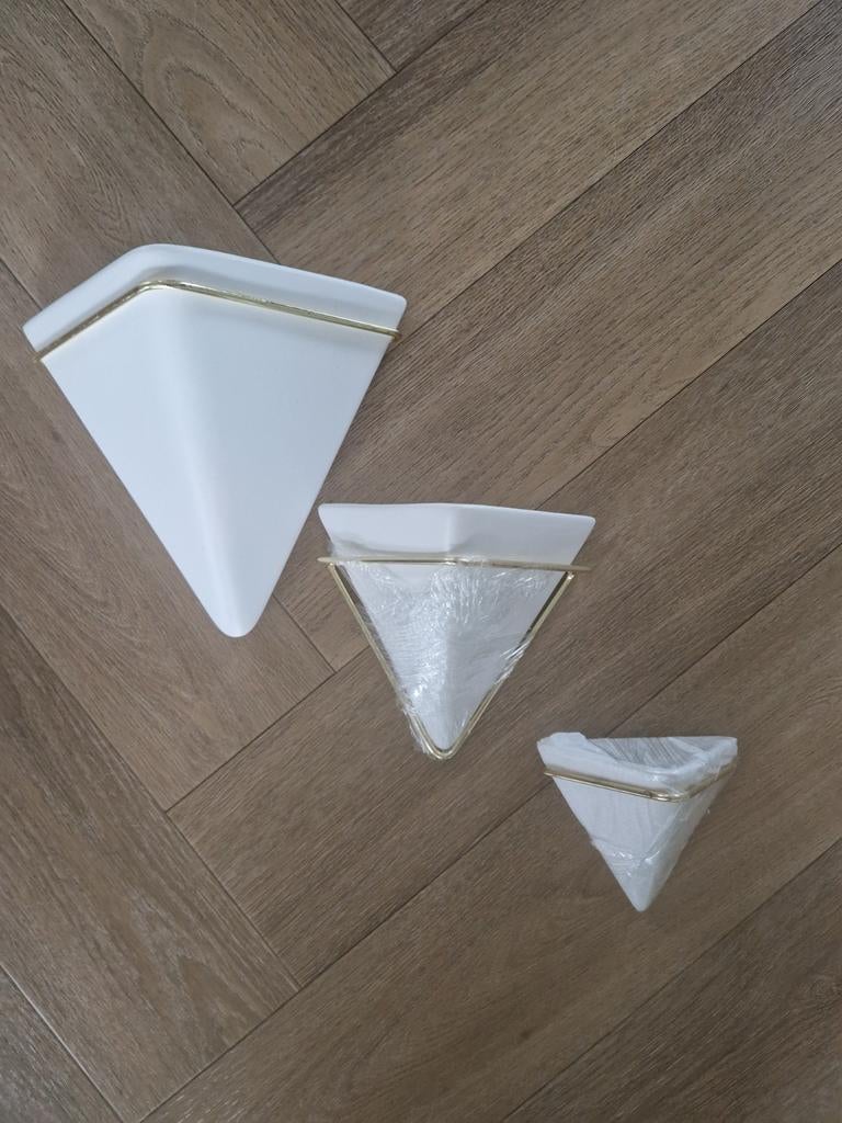 Vaasje voor aan de muur mat wit, Huis en Inrichting, Woonaccessoires | Vazen, Ophalen of Verzenden