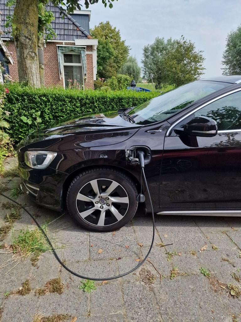 Volvo V60 D6 215pk Plug-in Hybrid 2013 Zwart, Auto's, 1849 kg, 1800 kg, Zwart, Zwart