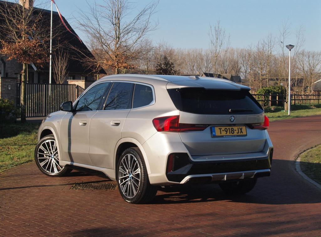 BMW iX1 xDrive30 Launch Edition 67 kWh | M-Pakket | Harman K, Automaat, Gebruikt, 33 min, Vierwielaandrijving