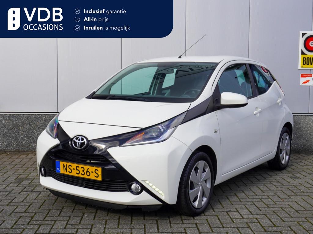 Toyota Aygo 1.0 VVT-i x-play Navigatie | Camera | Airco | NA, 12 maanden, Stof, Gebruikt, Euro 6