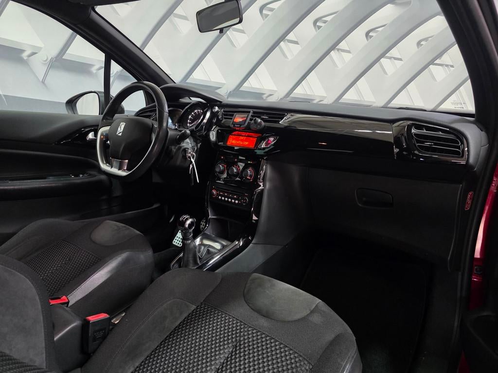 Citroen DS3 1.2 VTi So Chic, Voorwielaandrijving, Euro 5, 1199 cc, 82 pk