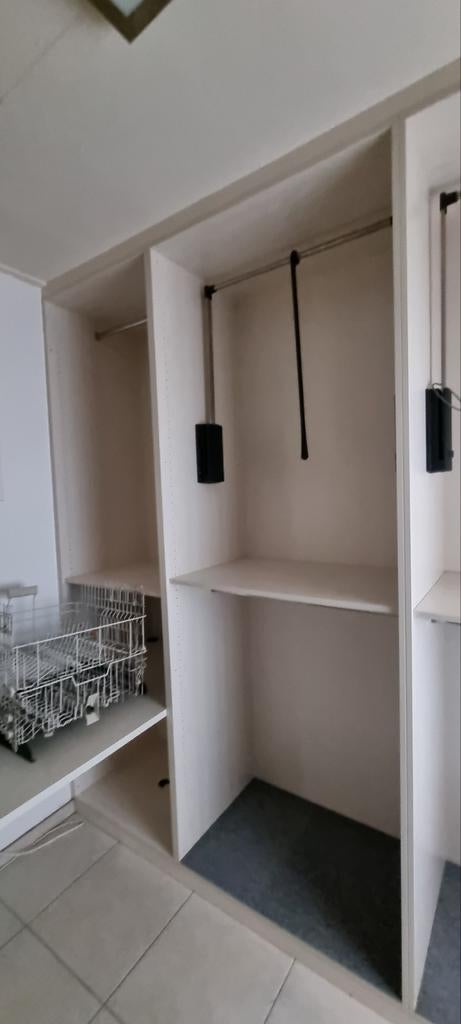 Walk in closet met uittrek mechanisme, Ophalen