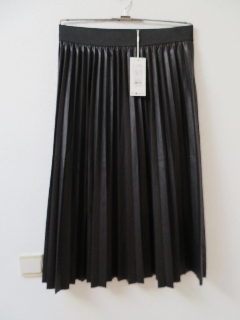 N52 CREAM nieuwe rok zwart plissé maat 42, Zwart, Maat 42/44 (L), Ophalen of Verzenden, Onder de knie