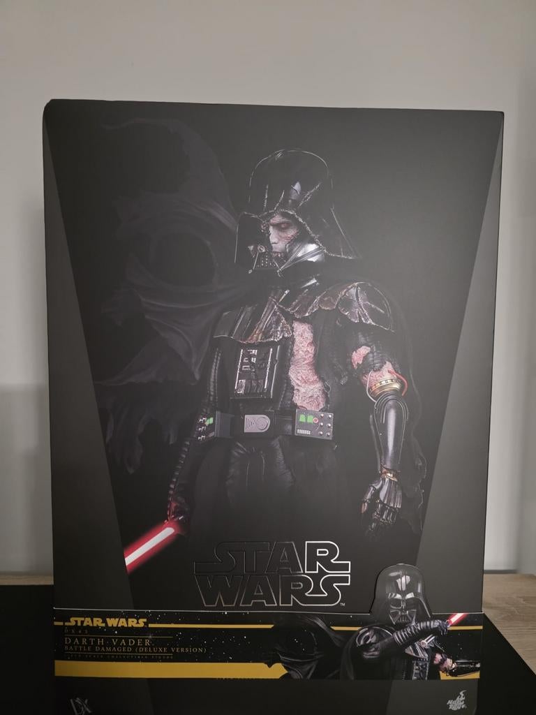 Hot Toys Darth Vader (Battle Damaged) Deluxe Version, Ophalen of Verzenden, Nieuw, Actiefiguurtje