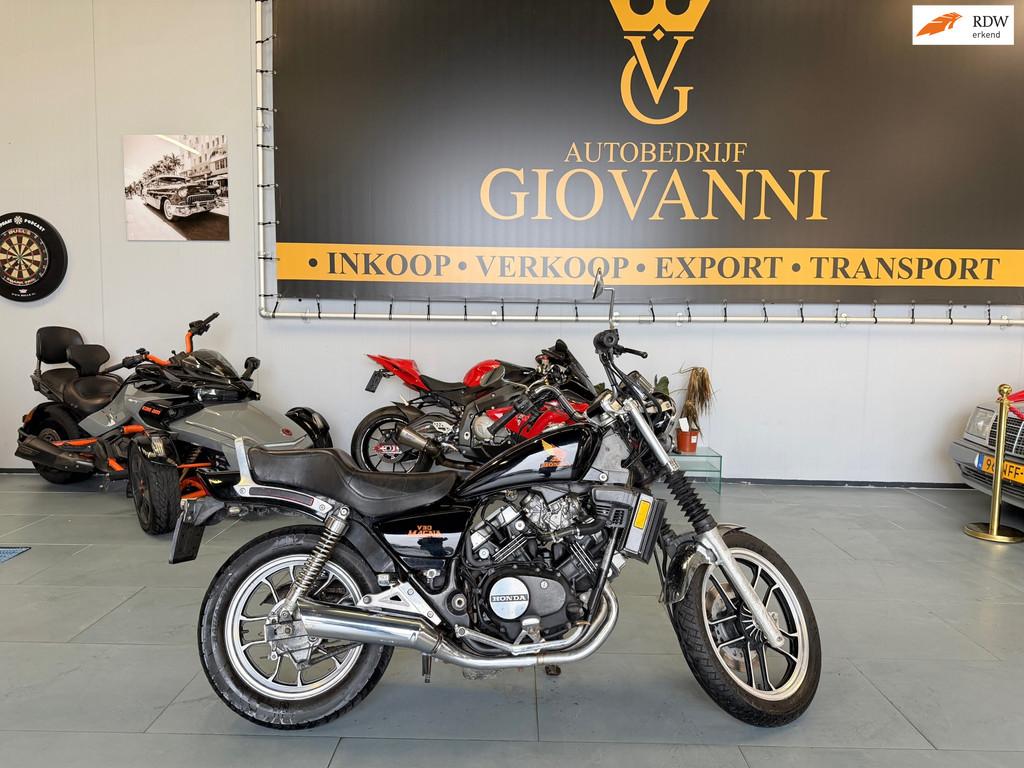 Honda Chopper VF 500C Magna inruil mogelijk, Bierhoogtweg 1
2761 JH  zevenhuizen, NL, Chopper, Bedrijf, Meer dan 35 kW