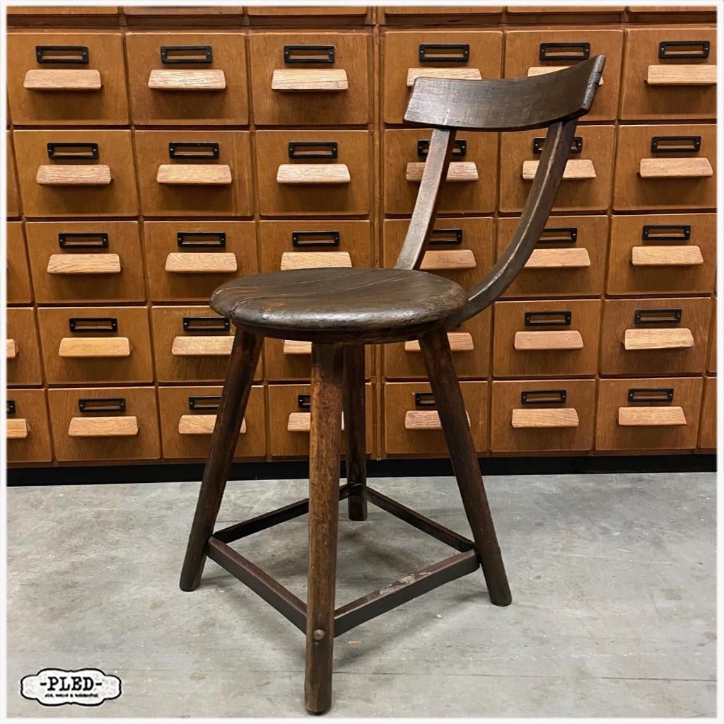 Oud beukenhouten stoeltje van Ama, jaren 30 Bauhaus, Ophalen