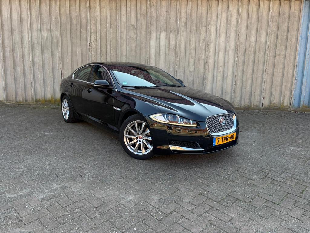 Jaguar XF 2.0 TI AUT 2014 Zwart, Auto's, Jaguar, Automaat, Achterwielaandrijving, 4 cilinders, Zwart