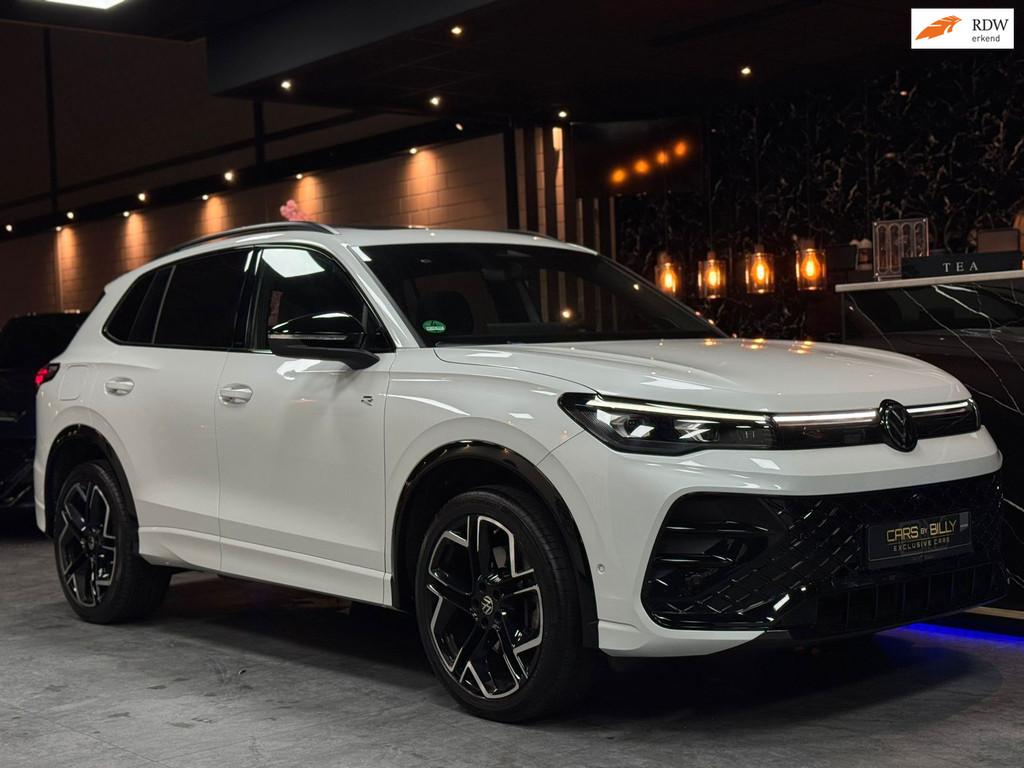 Volkswagen Tiguan 2.0|TDI|R-LINE|PANO|HARMAN/KARDON|, Automaat, 15 km/l, Zwart, Wit