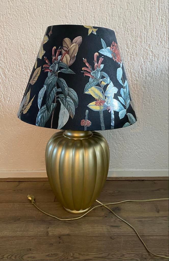 Goudkleurige lamp met unieke decoupage lampenkap, Ophalen, Gebruikt, Metaal, 50 tot 75 cm