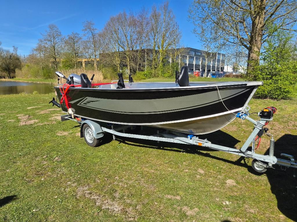 Qwest RF454 Aluminium Visboot incl trailer&motor nieuwstaat, Watersport en Boten, Vis- en Consoleboten, Ophalen, 10 tot 30 pk