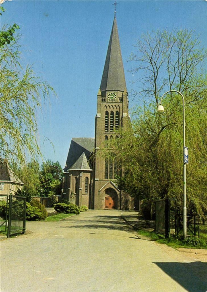 Saasveld, R.K. Kerk met Pastorie. - 1982 gelopen, Verzamelen, Ophalen of Verzenden, Voor 1920, Gelopen, Noord-Brabant