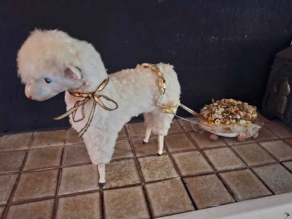 Schaapje met gouden bloemenkar, Ophalen of Verzenden