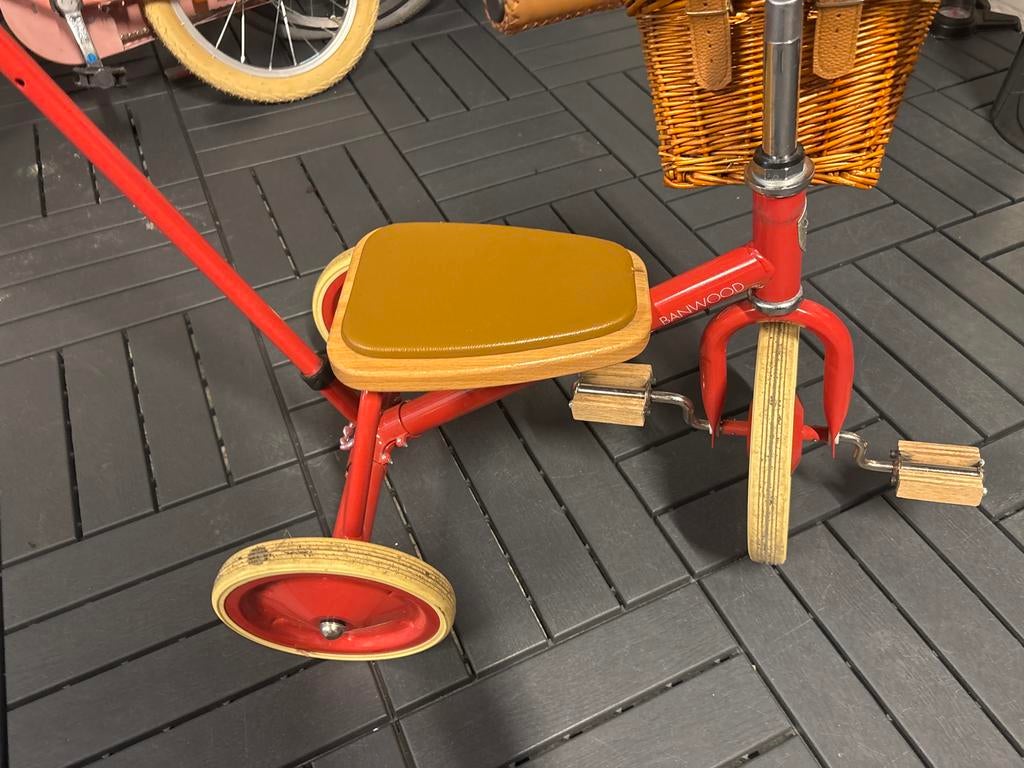 Banwood driewieler met duwstok, Ophalen, Zo goed als nieuw, Duwstang