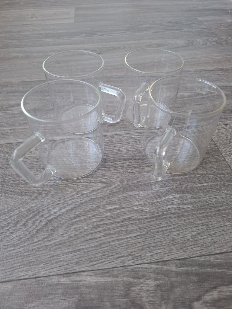 4 theeglazen, Ophalen