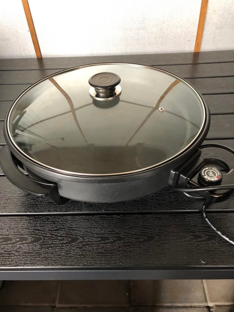 Elektrische hapjespan met deksel, Ophalen, Zo goed als nieuw, 4 t/m 7 personen