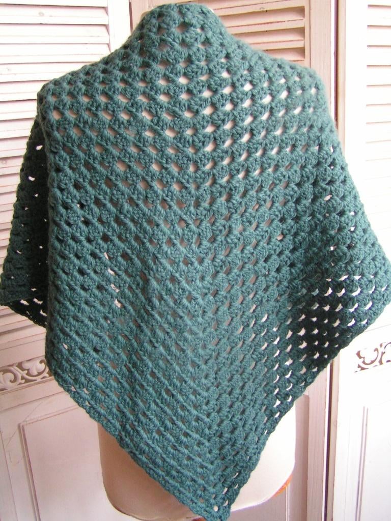 groene handgehaakte stola nr VV 872, Verzenden, Zo goed als nieuw, Maat 46/48 (XL) of groter, Sjaal